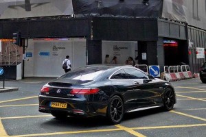 海外实拍奔驰S63 Coupe 4MATIC+ 性能展示