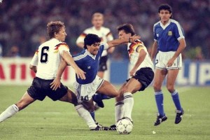 回顾经典：揭秘1990年世界杯淘汰赛背后的故事与精彩瞬间