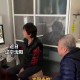 沈阳45岁阿姨情绪失控多次喷人引热议