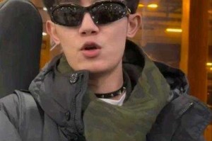 跪下的真相，央视主持人李明全网寻继父坟前的血色孝道，央视主持人李明全网寻继父坟前的血色孝道真相