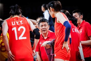 中国女排3-2逆转美国，奥运周期关键战役，中国女排3-2逆转美国鏖战五局锁定奥运周期关键胜局