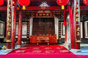 千年宗祠的钟声再次敲响—北大录取考生在岭南祠堂举办开枝礼现代仪式，钟声启新章，北大新生岭南宗祠演绎千年开枝礼现代仪