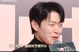 1.晚会现场，秦岚与魏大勋的意外同框，秦岚魏大勋晚会惊现灵魂合作！意外同框引爆全场