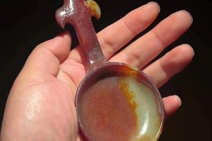 清代嬷嬷玉勺挖花珠工艺解析