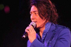 58岁郑伊健近况引热议 体型变化引发公众关注，郑伊健58岁近况引热议，发福身形成焦点