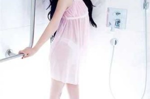 浪花湿身诱惑 趴姿撩人写真
