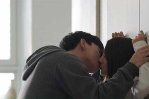 浪漫亲吻瞬间：甜蜜刺激的亲密视频合集