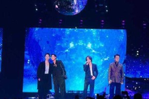 F4在五月天演唱会合唱《流星雨》F4与五月天合唱经典重现！流星雨引爆五月天演唱会