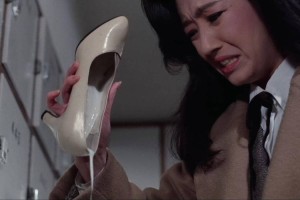 液态欲望：都市情感迷局中的沉沦与救赎