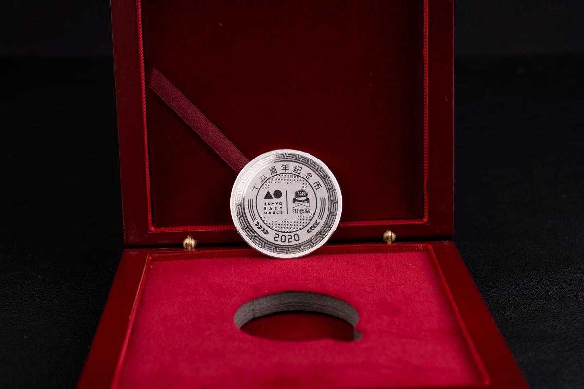 国庆套15周年纪念版外观如何?有哪些独特设计?
