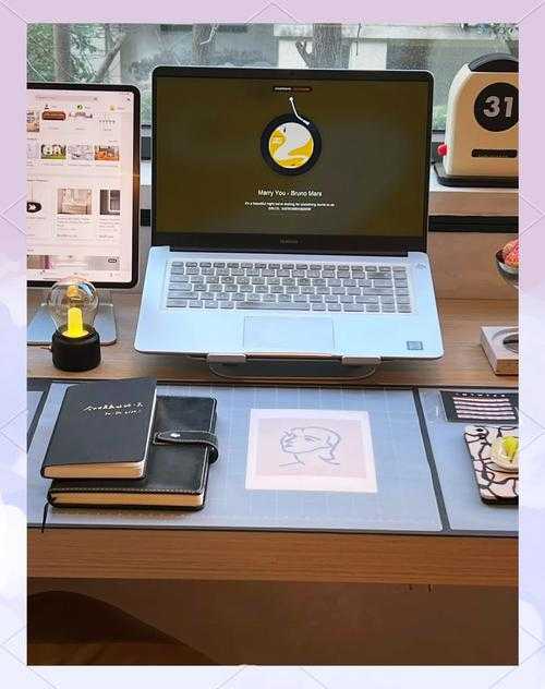 周末收拾书房时 那台2018年买的游戏本突然从柜顶摔下来 扬