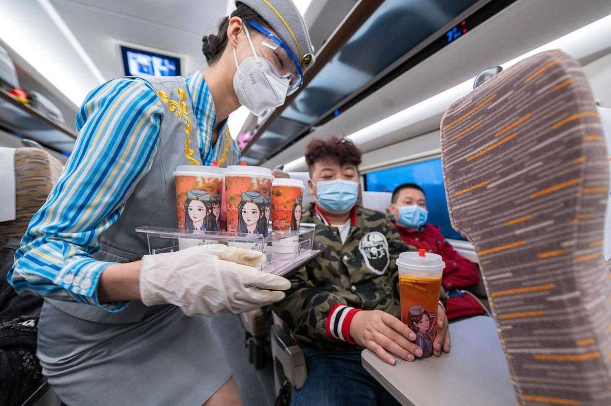 如何在高铁上享用自热火锅:12306的回应与你的权益