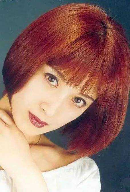 金巧巧自曝30年前医美真相,90年代红极一时却遭全网群嘲,她如何逆风翻盘?金巧巧30年前医美秘辛曝光,从90年代顶流到全网群嘲,她如何逆袭成经典?