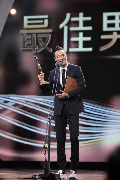 任达华回山东老家收麦子,一位明星的田园实践与乡村振兴观察