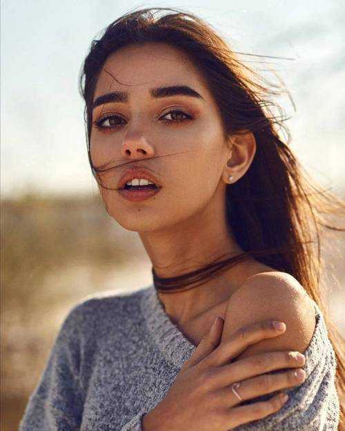 波兰女性独特魅力:自然浓密体毛的时尚风潮