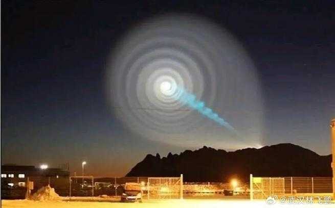 新疆不明飞行物目击者自述,像银色长蛇划破夜空