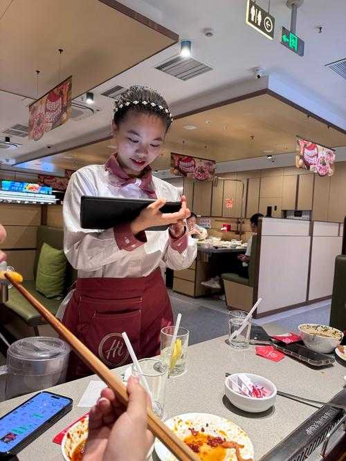 海底捞蛋仔派对是什么样,服务员 海底捞,服务员
