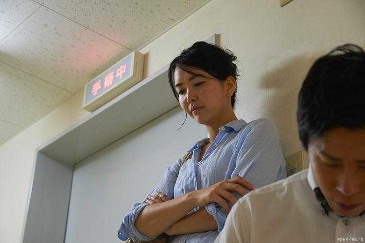 淑蓉办公室献身记:痒意难耐的隐秘情事