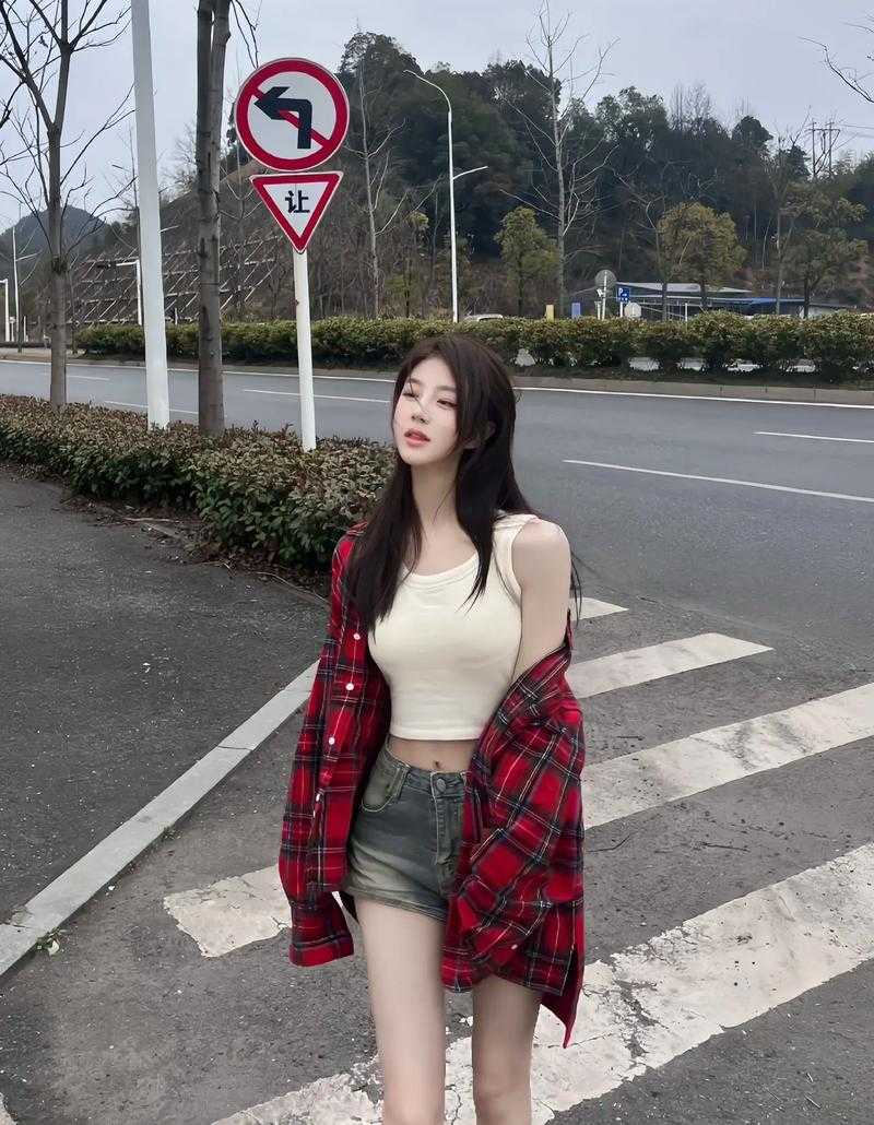 网络热议,女孩街拍爆红背后的流量密码
