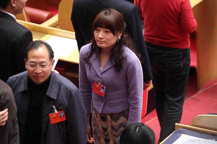 04年娃哈哈掌门人之女自曝，母亲办公室的单纯密码如何改写中国商业史？