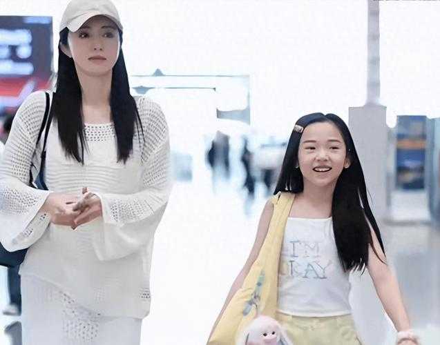 董璇官宣再婚后首现身