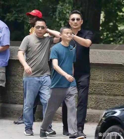 马云西湖边骑单车被偶遇,普通人也能体验的老板同款生活