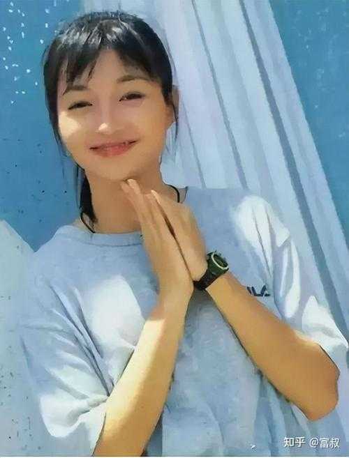 最美郭襄李绮虹素颜玩水引爆全网,一场视觉盛宴背后的时光密码