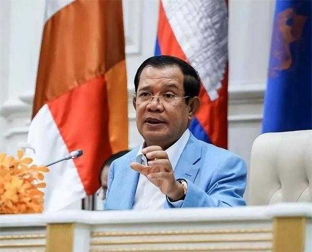 首先，我得确认柬埔寨首相签令的具体内容和背景。根据最近的新闻，柬埔寨首相洪森确实签署了打击电诈的严厉措施，包括成立特别法庭、加强国际合作等。需要确保这些信息准确无误，并且符合用户的要求