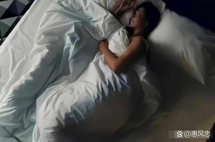 深夜独居女性的情感秘密