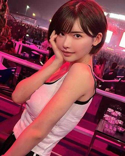 深田咏美作品风格对比分析