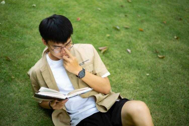清冷学长严厉管教日常